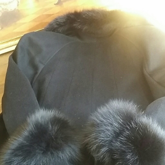 Wool coat with blue fox fur collar - Picture 5 of 7